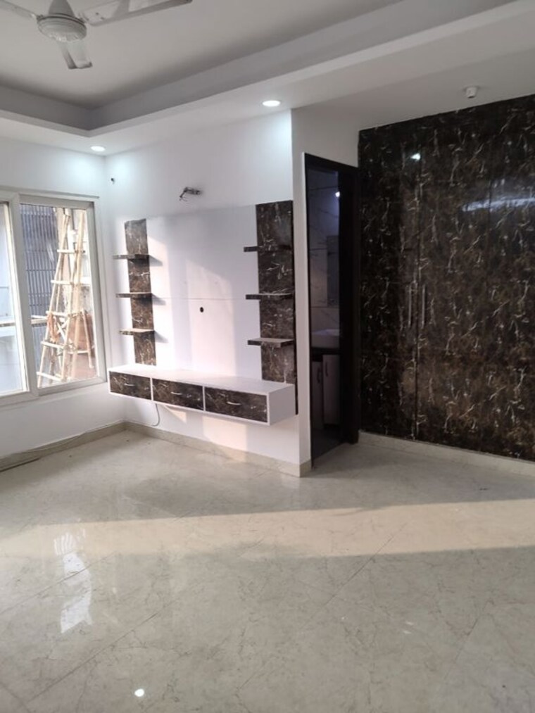 Room, sector 85 4 Bedroom 350 Sq.Yd. Builder Floor In Sector 85 Faridabad 10442491