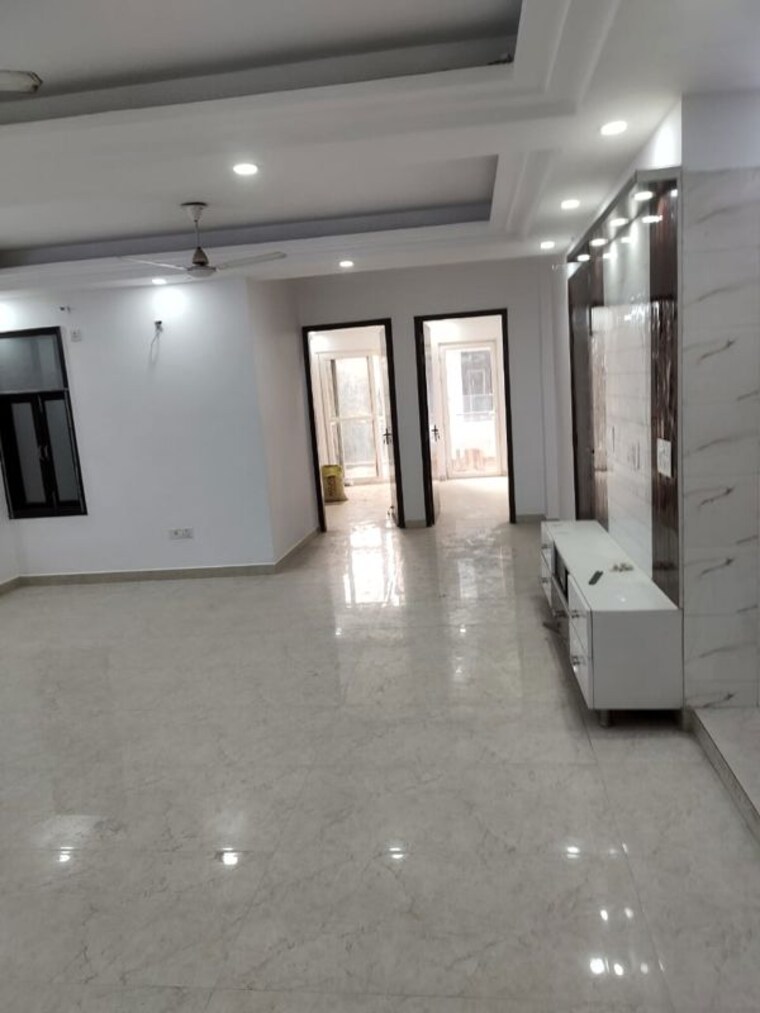 Room, sector 85 4 Bedroom 350 Sq.Yd. Builder Floor In Sector 85 Faridabad 10442491