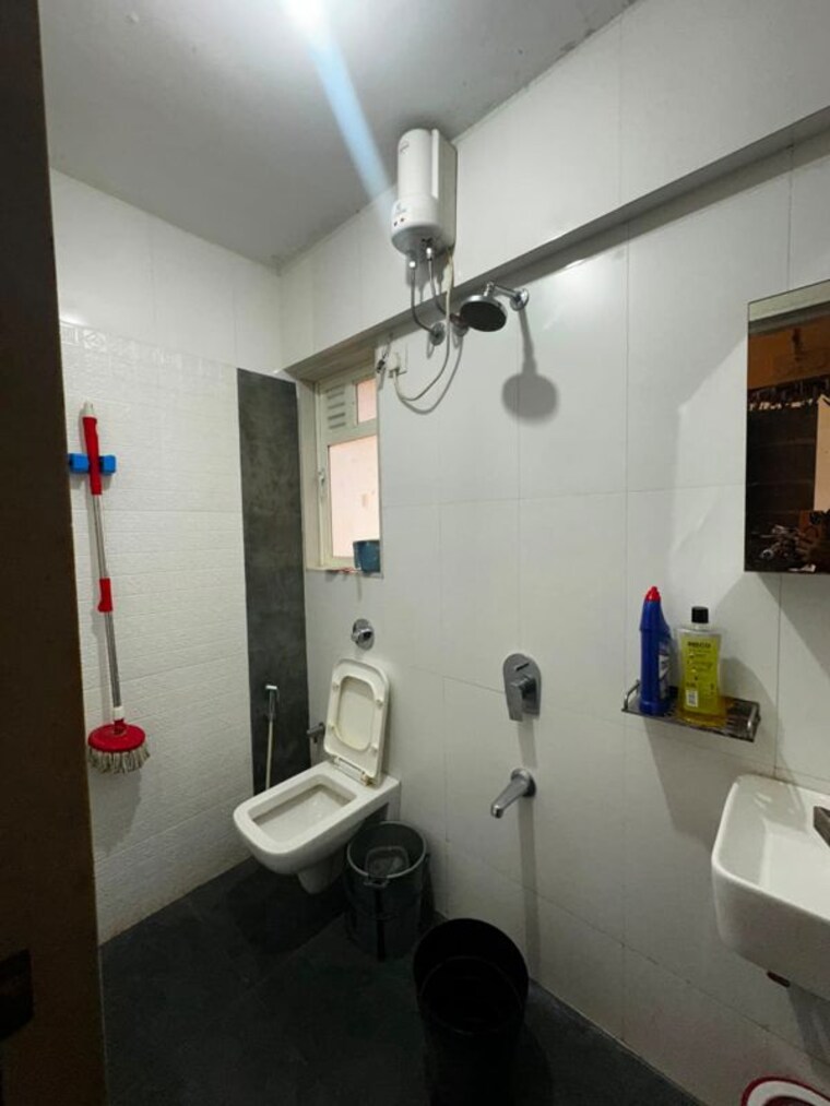 Bathroom, chandak-34-park-estate 3 Bedroom 1100 Sq.Ft. Apartment In Goregaon West Mumbai 10442569