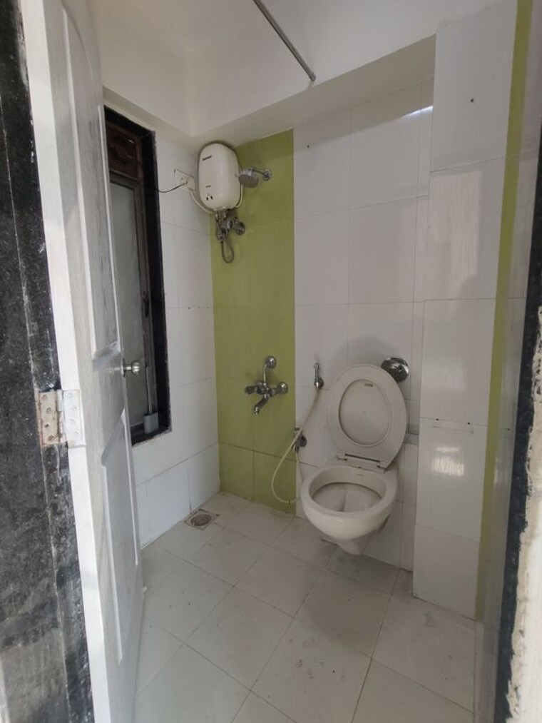 Bathroom, amann-marina 2 Bedroom 1000 Sq.Ft. Apartment In Worli Mumbai 9658792