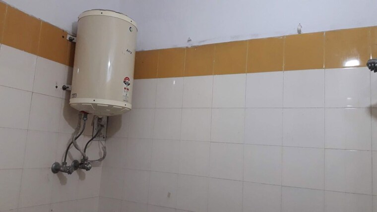 Bathroom, hewo-apartment 3.5 Bedroom 1800 Sq.Ft. Builder Floor In Sector 15 Gurgaon 10442587