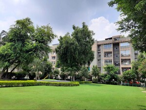 3.5 BHK Builder Floor – Garden View at Hewo Apartment, Sector 15 - for Rent