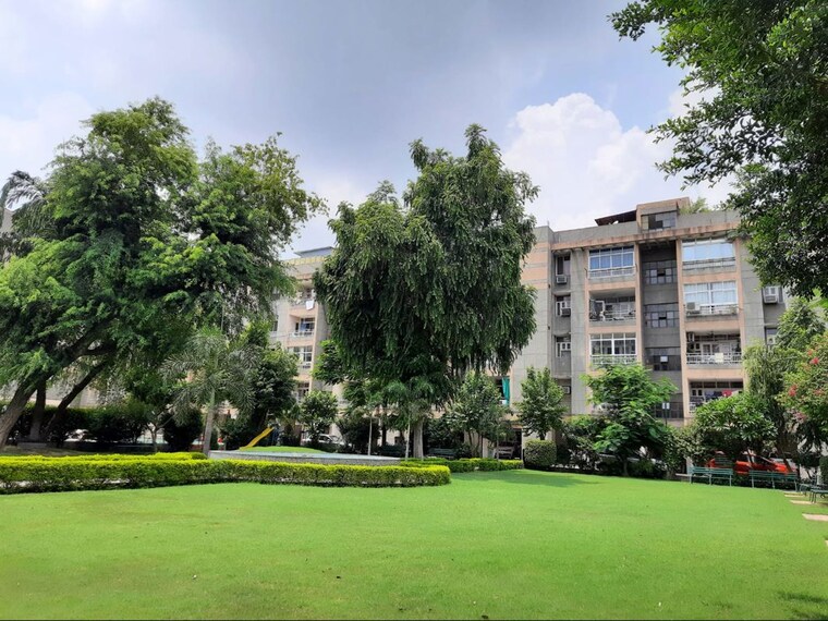 Garden, hewo-apartment 3.5 Bedroom 1800 Sq.Ft. Builder Floor In Sector 15 Gurgaon 10442587