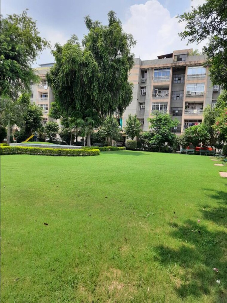 Garden, hewo-apartment 3.5 Bedroom 1800 Sq.Ft. Builder Floor In Sector 15 Gurgaon 10442587