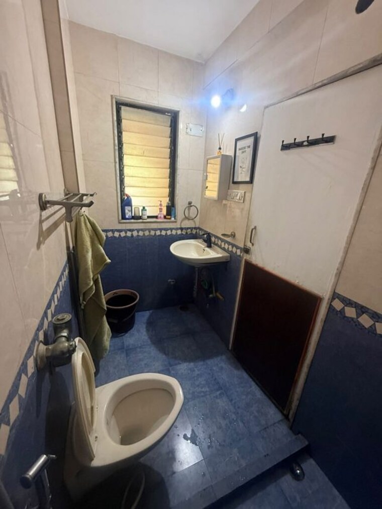 Attached Bathroom, bandra west 2 Bedroom 700 Sq.Ft. Apartment In Bandra West Mumbai 10442599