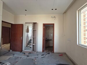 Room in 3 BHK Apartment at Aurobindo The Regent, Kondapur – for Rent