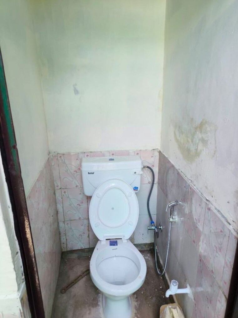 Bathroom, gamma ii greater noida 3 Bedroom 800 Sq.Ft. Independent House In Gamma Ii Greater Noida Greater Noida 10442647
