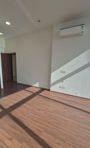 Room in 3 BHK Apartment at Lodha The World Towers World One Tier 2, Worli – for Rent