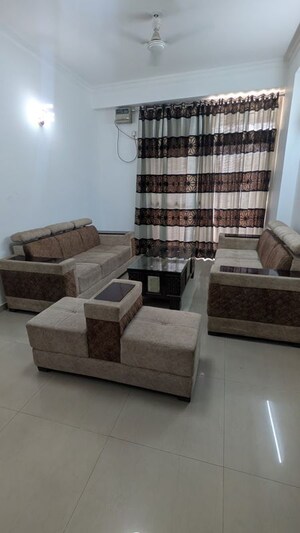 2.5 BHK Apartment For Rent in Mahagun Moderne, Sector 78