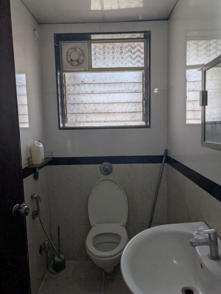 Bathroom, bhujbal-vatika-homes 2 Bedroom 1150 Sq.Ft. Apartment In Balewadi Pune 10442651