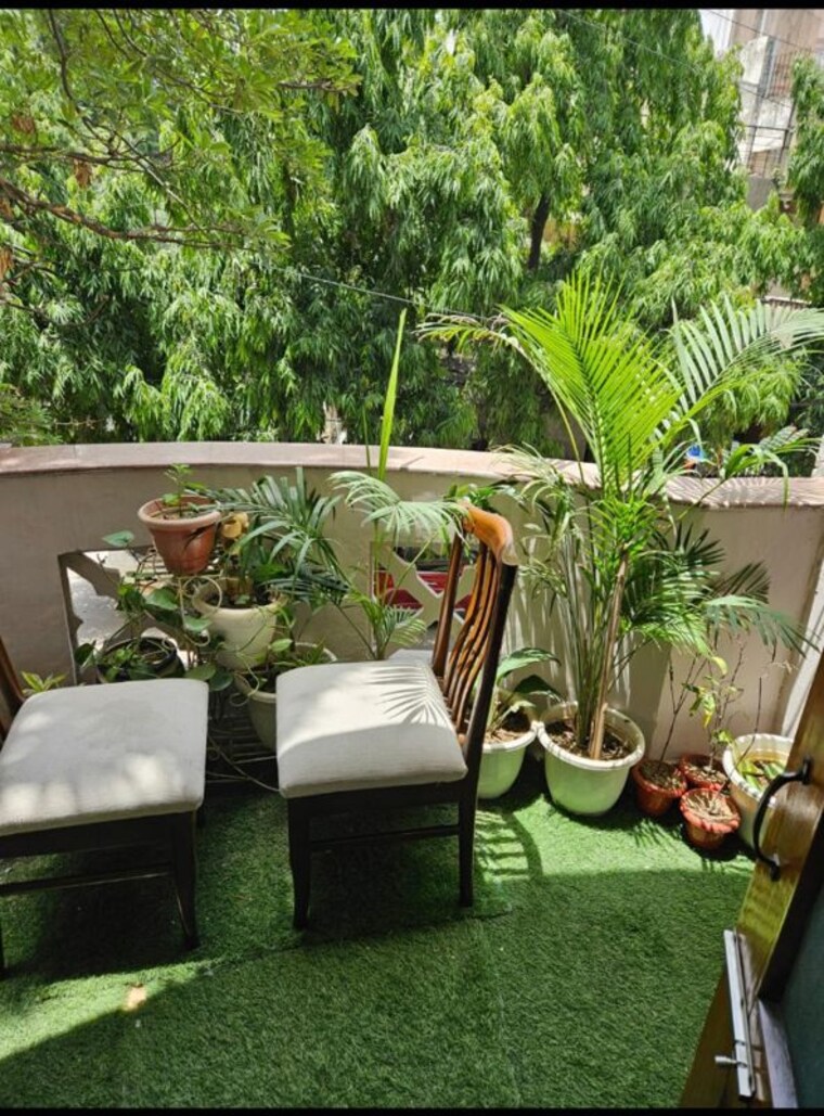 Balcony, east of kailash 3 Bedroom 1800 Sq.Ft. Builder Floor In East Of Kailash Delhi 10442658