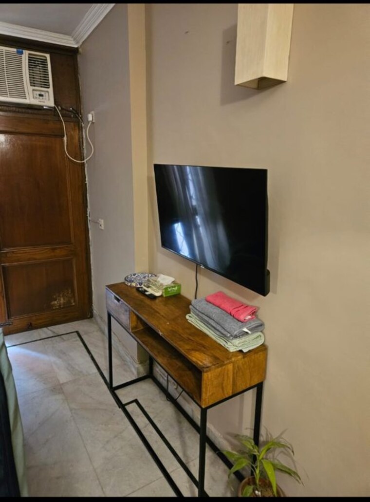 undefined, east of kailash 3 Bedroom 1800 Sq.Ft. Builder Floor In East Of Kailash Delhi 10442658