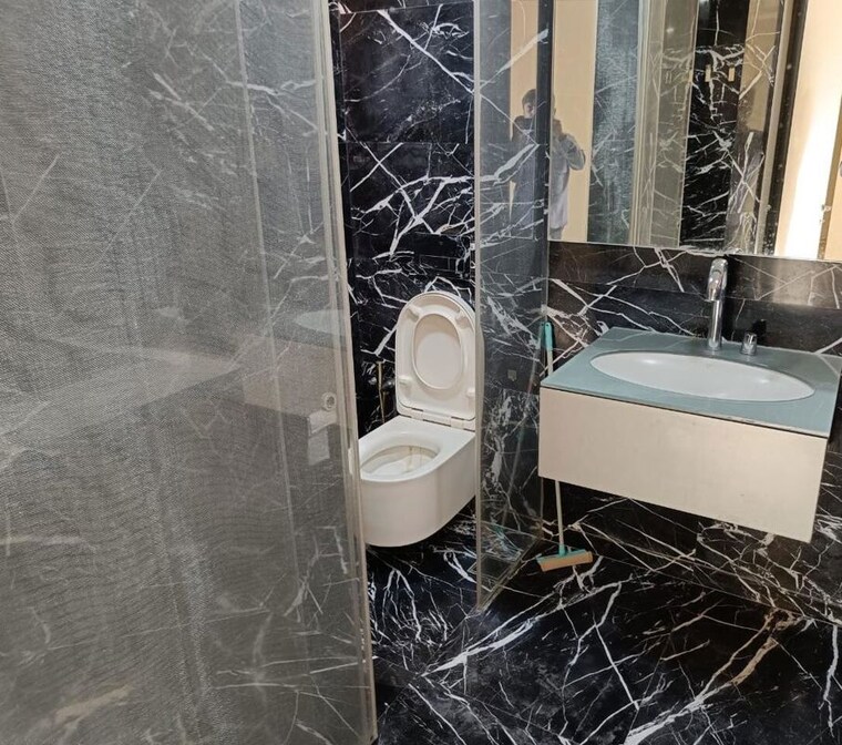 Bathroom, lodha-the-world-towers-world-one-tier-2 3 Bedroom 2000 Sq.Ft. Apartment In Worli Mumbai 10442674