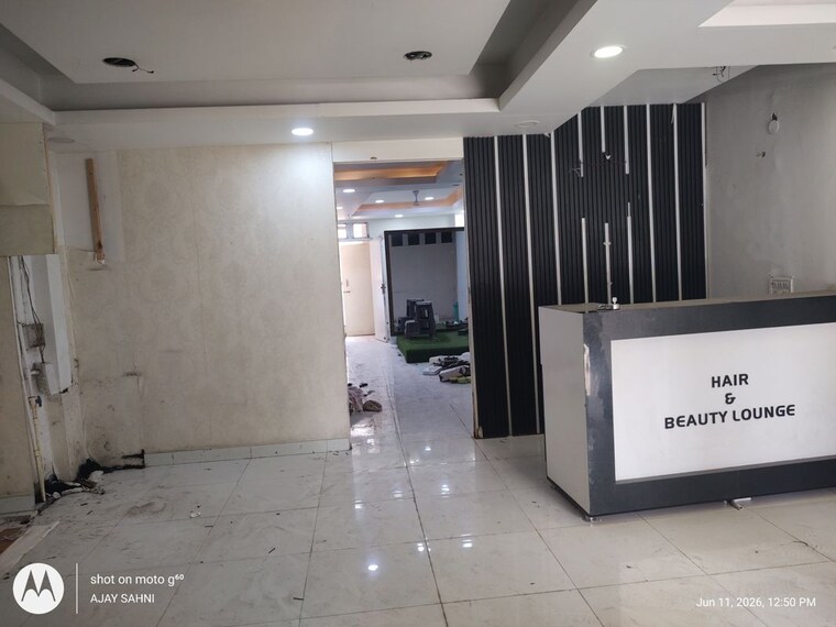  Parking, mehrauli Commercial Shop 1100 Sq.Ft. In Mehrauli Delhi 10442679