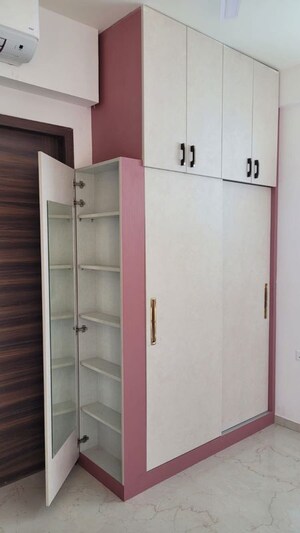 Furnished Amenities in 3.5 BHK Apartment at Smart World Orchard, Sector 61 – for Rent