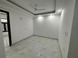  Shop For Rent in Mehrauli