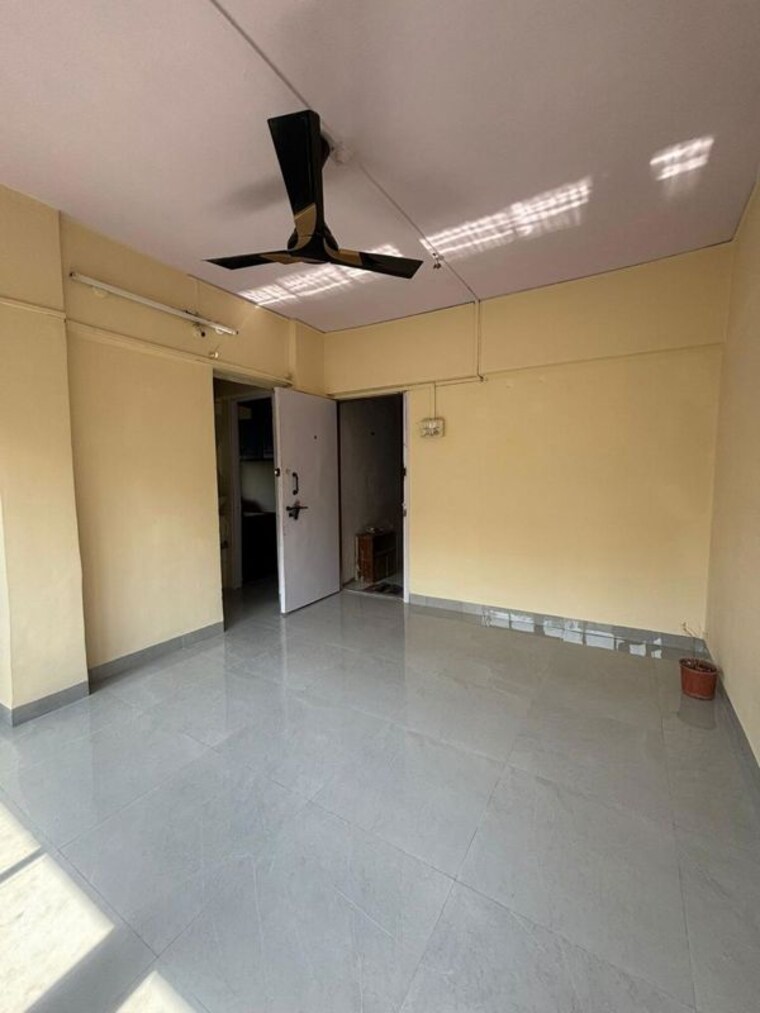 Room, seven bunglow 1 Bedroom 550 Sq.Ft. Apartment In Seven Bunglow Mumbai 10442827