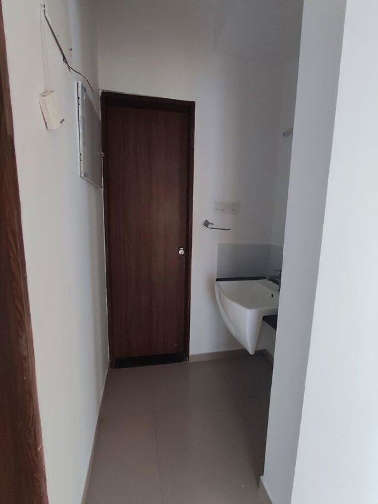 Bathroom, goel-ganga-liviano 3 Bedroom 1640 Sq.Ft. Apartment In Kharadi Pune 10442832