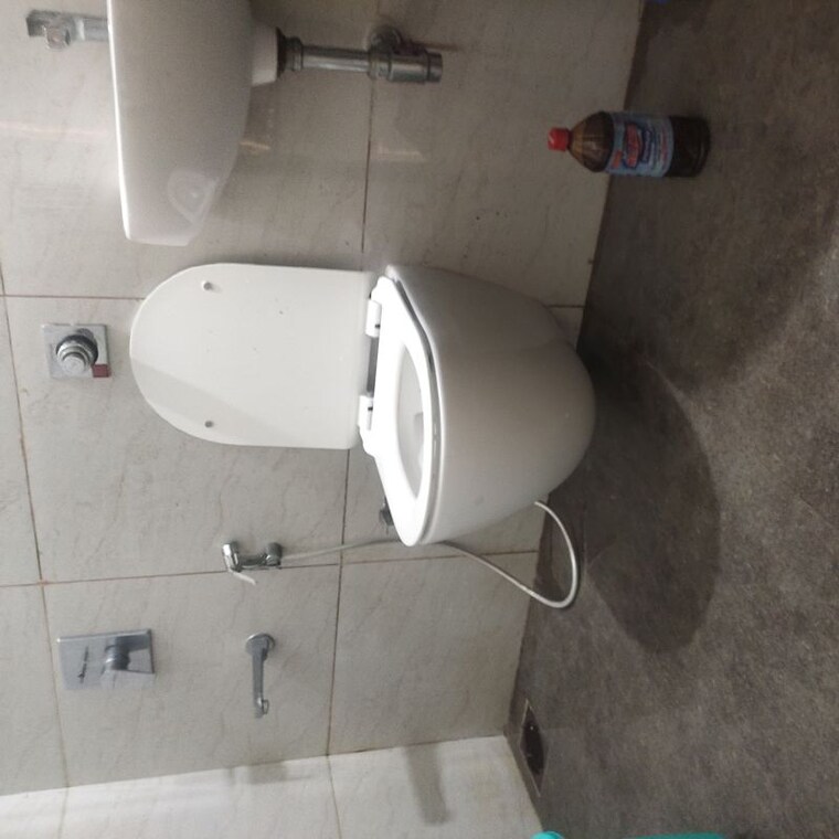 Bathroom, chandak-34-park-estate 2 Bedroom 493 Sq.Ft. Apartment In Goregaon West Mumbai 10442747