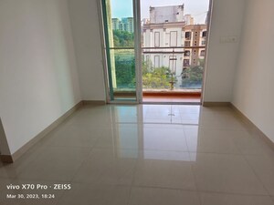 Room in 2 BHK Apartment at Lake Home, Powai – for Sale