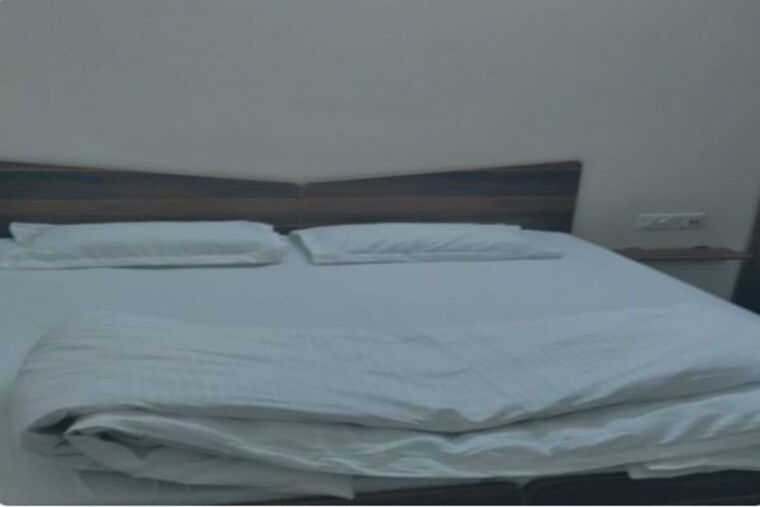 Bedroom, sadar bazar Pg For Boys & Girls In Sadar Bazar 10442855