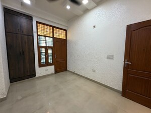 Room in 3 BHK Independent House at Indrapuram – for Sale