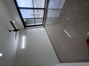 Room in 3 BHK Apartment at Lodha Parkside, Worli – for Rent