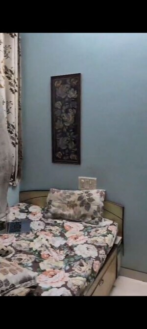 Living Room in 1 BHK Apartment at Sion East – for Rent