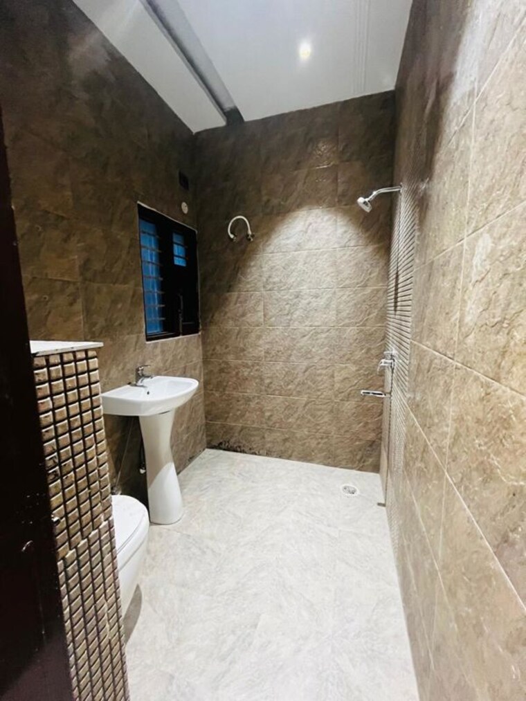 Bathroom, kharar mohali road 3 Bedroom 1305 Sq.Ft. Builder Floor In Kharar Mohali Road Kharar 10399651