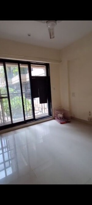 Room in 2 BHK Apartment at Kohinoor City Phase III, Kurla West – for Rent