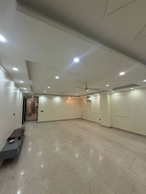 Room in 3 BHK Builder Floor at Kohli One Malibu Town, Sector 47 – for Rent