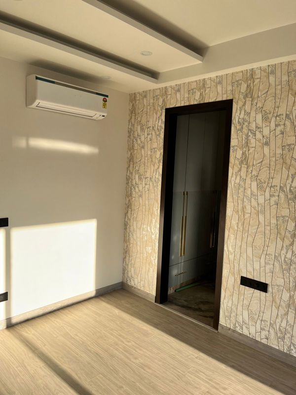 4 BHK + Pooja Room 2700 Sq.Ft. Builder Floor in Eros Rosewood City