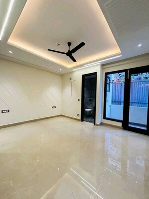 Room in 3 BHK Apartment at Chattarpur – for Rent