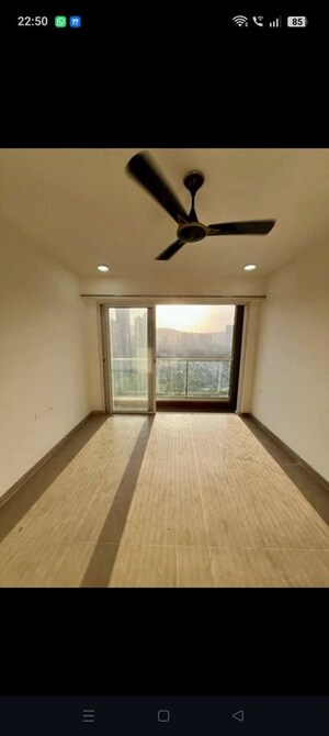 Room in 1 BHK Apartment at Viviana Mall, Eastern Express Highway – for Rent