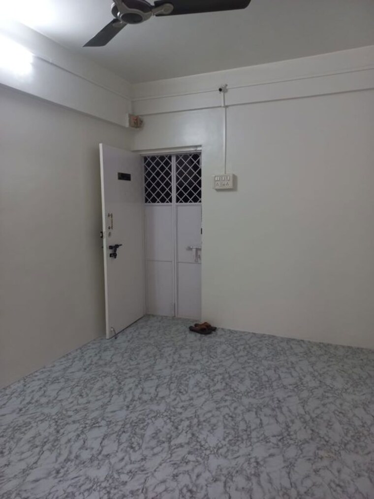 Room, raut-baug-housing-complex 1 Bedroom 500 Sq.Ft. Apartment In Dhankawadi Pune 10443414