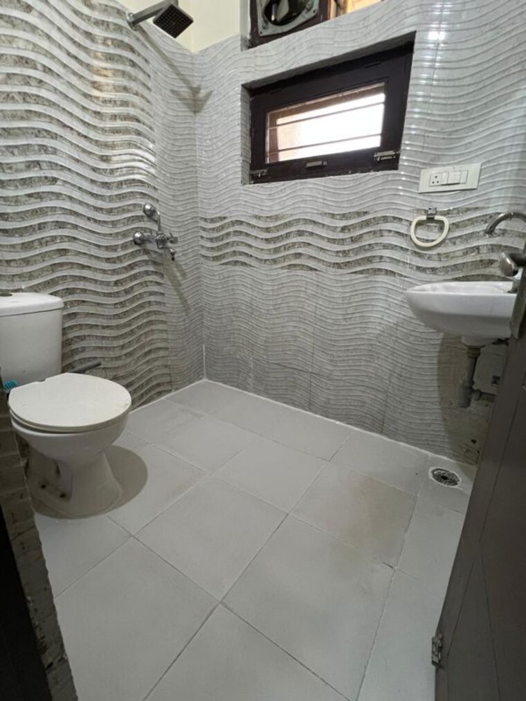 Bathroom, sushma-valencia 3 Bedroom 1800 Sq.Ft. Apartment In International Airport Road Zirakpur 10443442