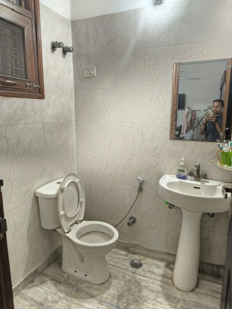 Bathroom, sector 46 2 Bedroom 1399 Sq.Ft. Builder Floor In Sector 46 Gurgaon 10443448
