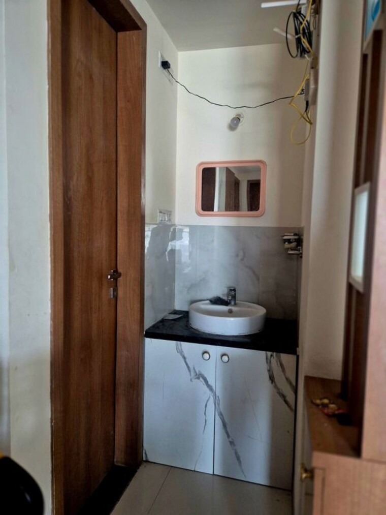 Bathroom, majestique-signature-towers 2 Bedroom 1200 Sq.Ft. Apartment In Balewadi Pune 10443458