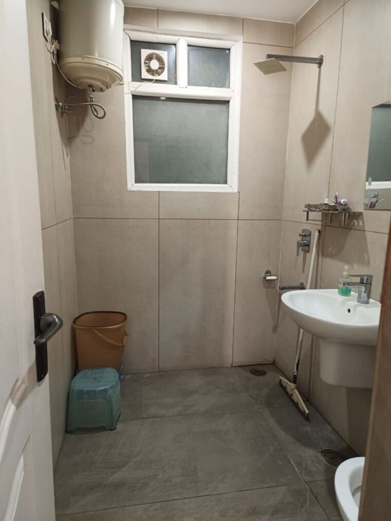 Bathroom, sushma-valencia 3.5 Bedroom 2250 Sq.Ft. Apartment In International Airport Road Zirakpur 10443473