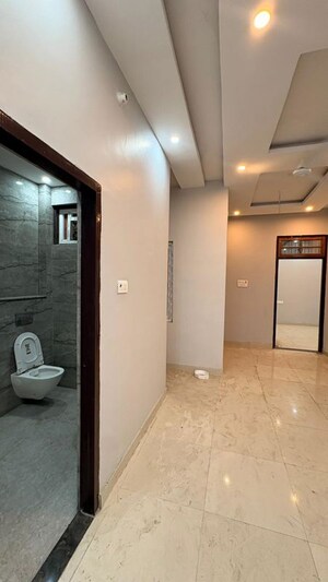 Building Lobby in 4 BHK Villa at Ansal Sushant Golf city, Sushant Golf City – for Rent