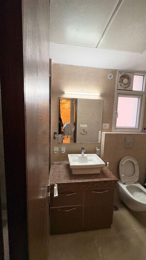 Bathroom in 3 BHK Apartment at Shalimar Oneworld Vista, Gomti Nagar – for Rent