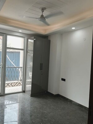 Room in 3 BHK Apartment at Malviya Nagar – for Sale
