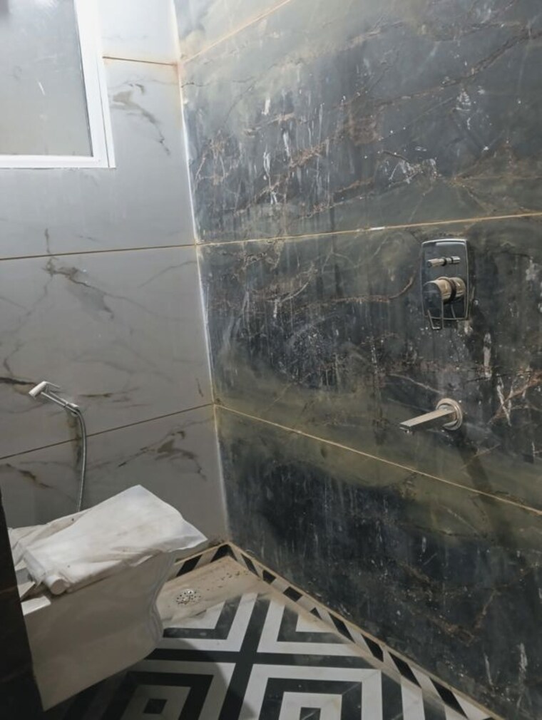 Attached Bathroom, malviya nagar 3 Bedroom 120 Sq.Yd. Apartment In Malviya Nagar Delhi 10443498