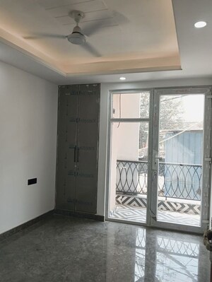Room in 3 BHK Apartment at Malviya Nagar – for Sale