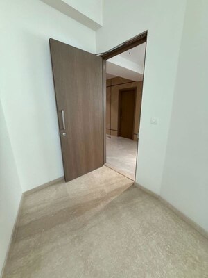 Room in 4 BHK Apartment at Piramal Mahalaxmi, Mahalaxmi – for Rent