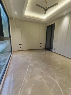 Room in 4 BHK Builder Floor at Hauz Khas Enclave – for Sale