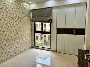 Room in 3 BHK Apartment at Lodha Sterling Tower K, Kolshet Road – for Rent