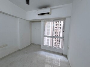 Room in 1.5 BHK Apartment at Lodha Amara, Kolshet Road – for Sale