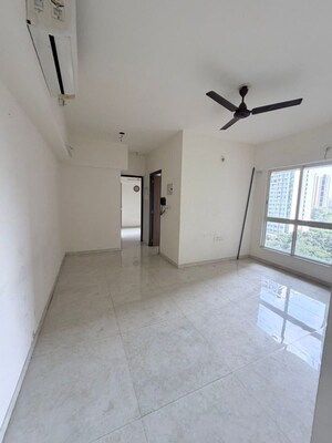 Room in 1.5 BHK Apartment at Lodha Amara, Kolshet Road – for Sale
