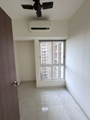 Room in 1.5 BHK Apartment at Lodha Amara, Kolshet Road – for Sale